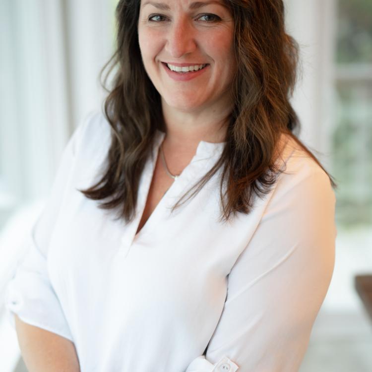 Dr.  Heidi  Cramm